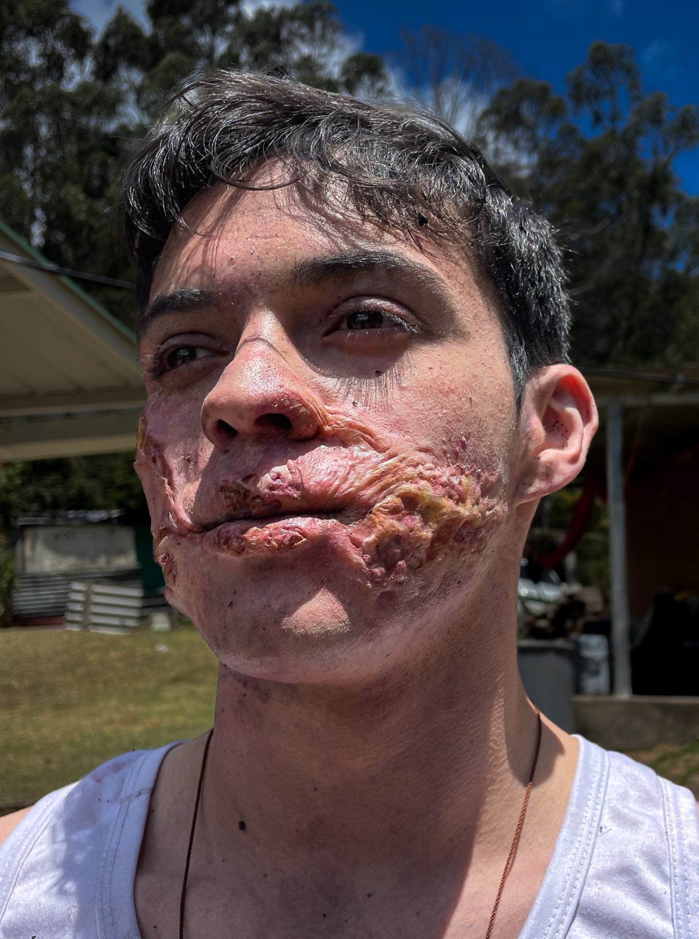 El Joven de la Foto Acabado Rostro